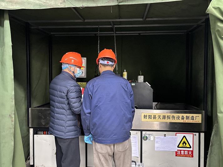 Magnetic particle testing machine permeation chamber